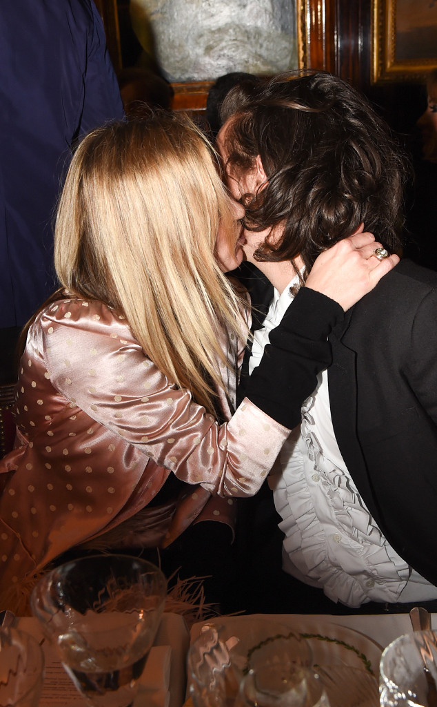 Snart R Outlook Which One Direction Member Shared a Kiss With Kate Moss? - E! Online