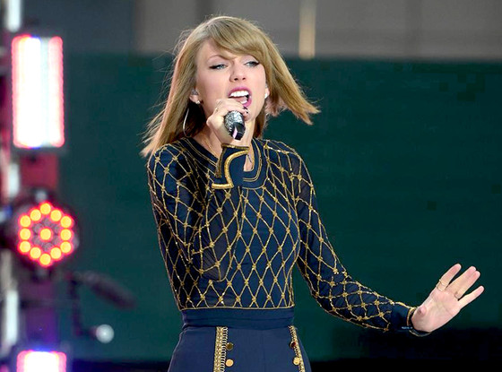 Guess Which Music Legend Is Giving Taylor Swift Her Big Award at the ...