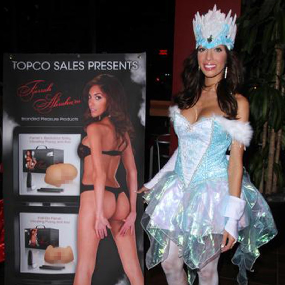 Farrah Abraham Busts Out an Elsa Costume to Sell Sex Toys Farrah Abraham Busts Out an Elsa Costume to Sell Sex Toys