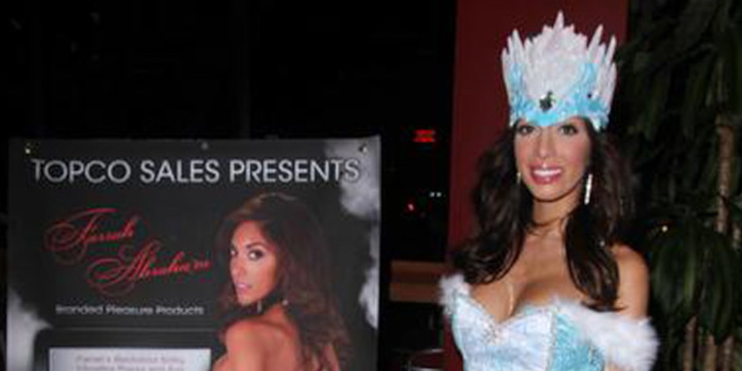 Farrah Abraham Busts Out an Elsa Costume to Sell Sex Toys Farrah Abraham Busts Out an Elsa Costume to Sell Sex Toys