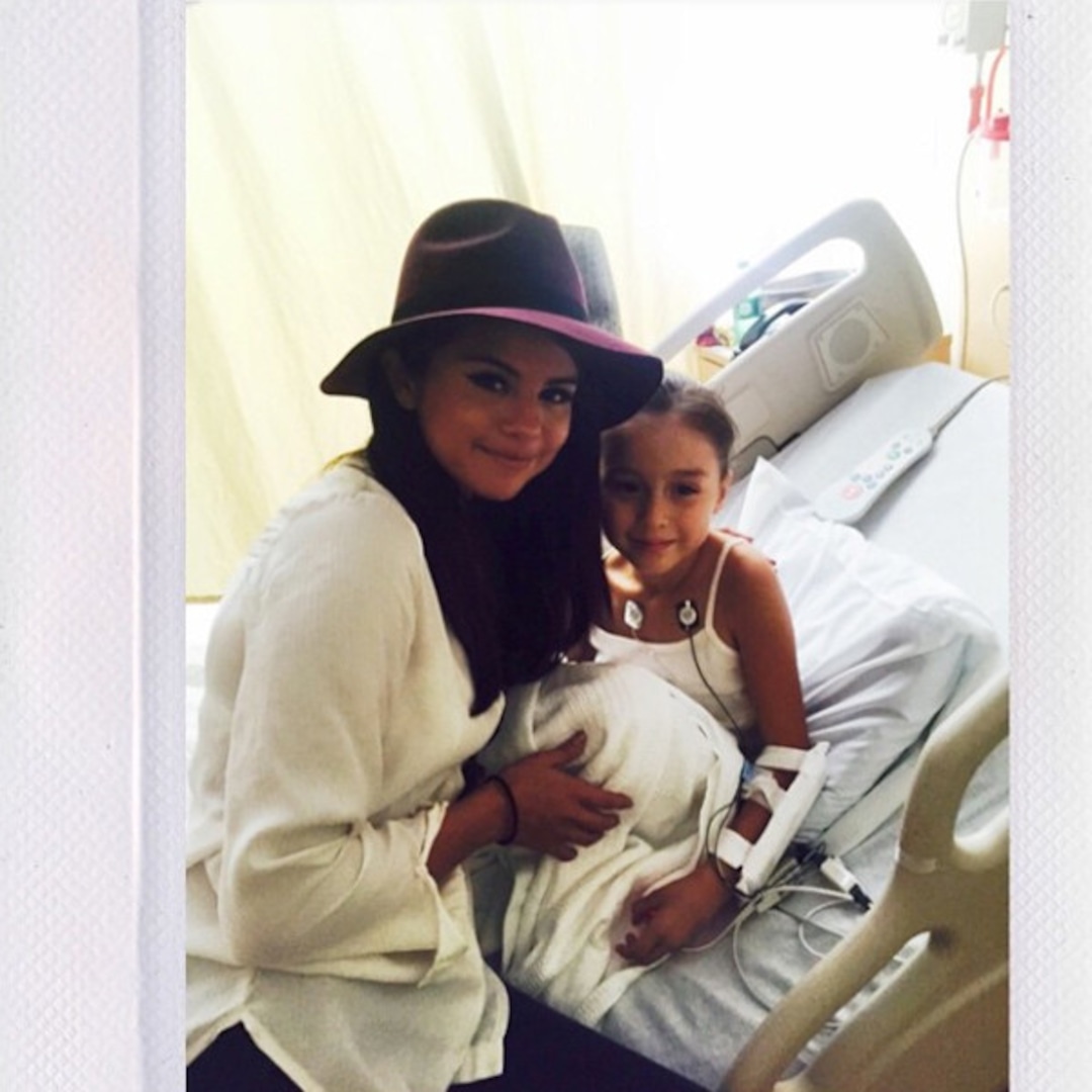 Selena Gomez Visita Criancas Com Cancer E Online Brasil Selena Gomez Visita Criancas Com Cancer E Online Brasil