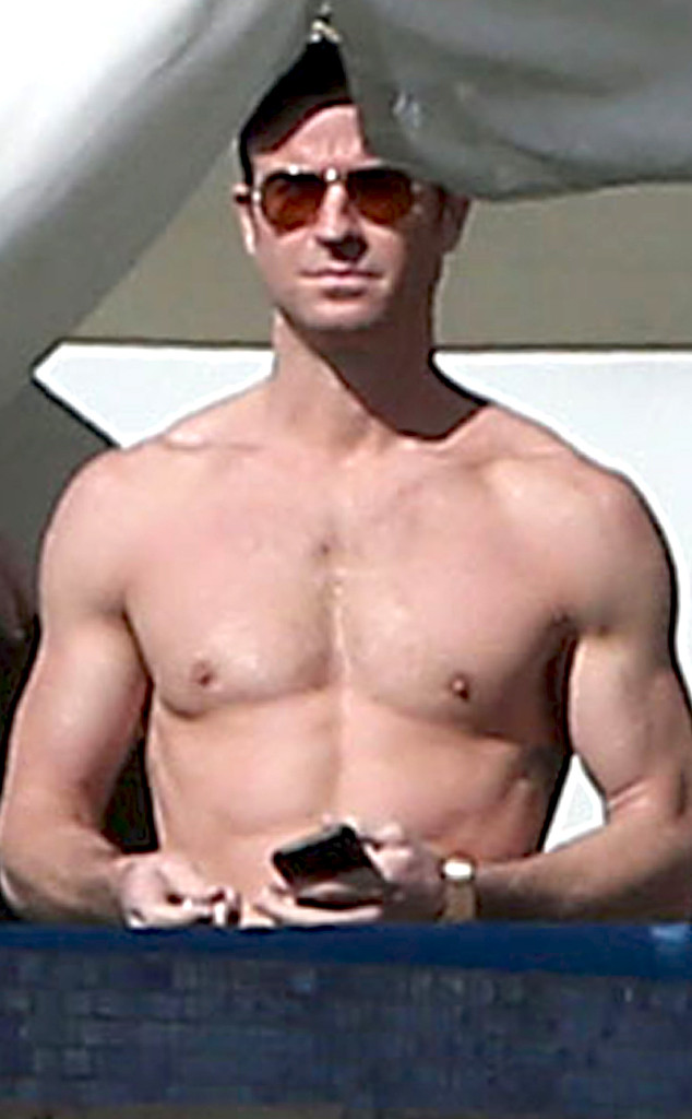See Justin Theroux's Shirtless Body During Vacation With Jennifer! - E