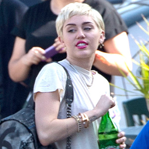 Miley Reveals Her Worst Makeup Nightmare Ever: ''I Looked Insane'' | E ...