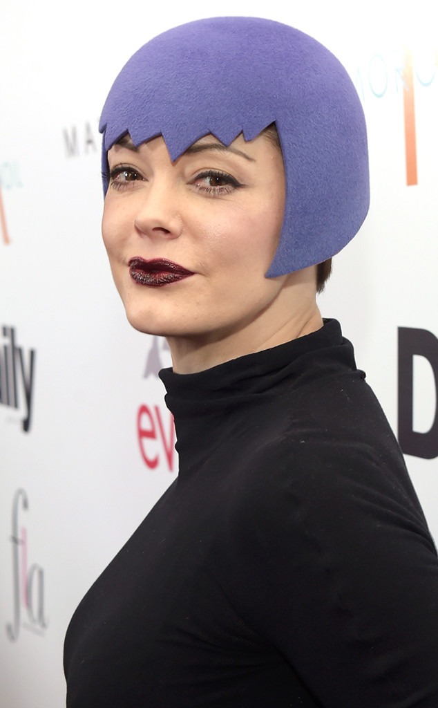 Rose McGowan Turns Heads in 1930s Vulcan Hat! | E! News