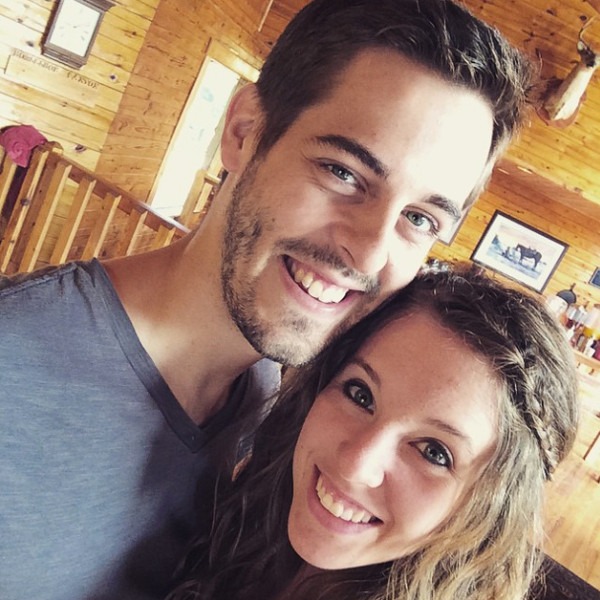 jill duggar and hubby derick dillard s valentine s celebration sparkling cider candy and the bible - how many instagram followers does dillards have