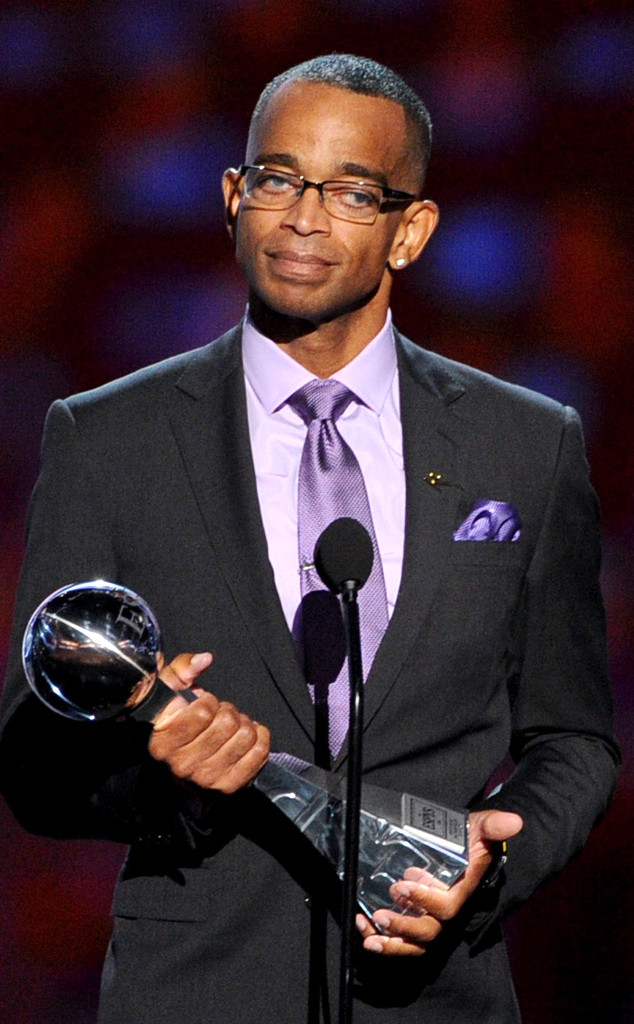 Stuart Scott Dies: ESPN Anchor Was 49, Battled Cancer | E! News