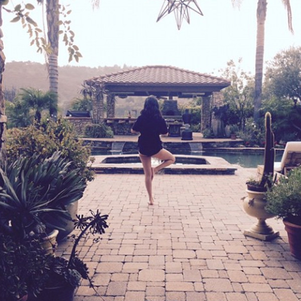 Selena Gomez Flaunts Booty Seemingly Does Yoga In Her Underwear E 
