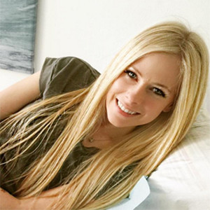 Avril Lavigne Gives An Update On Her Lyme Disease Shares New Pics E 