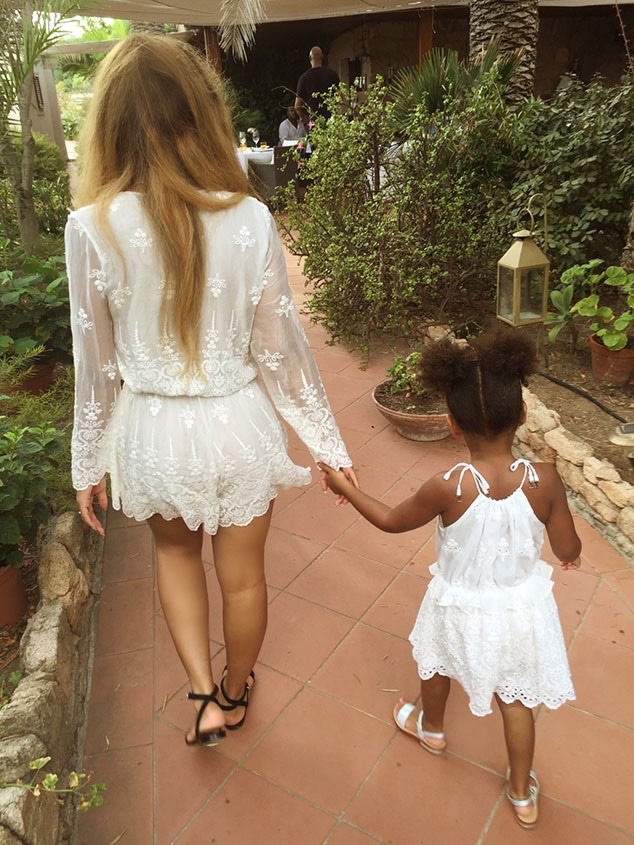 Beyonc and Blue Ivy Dance Together in Matching White Dresses Beyonc and Blue Ivy Dance Together in Matching White Dresses