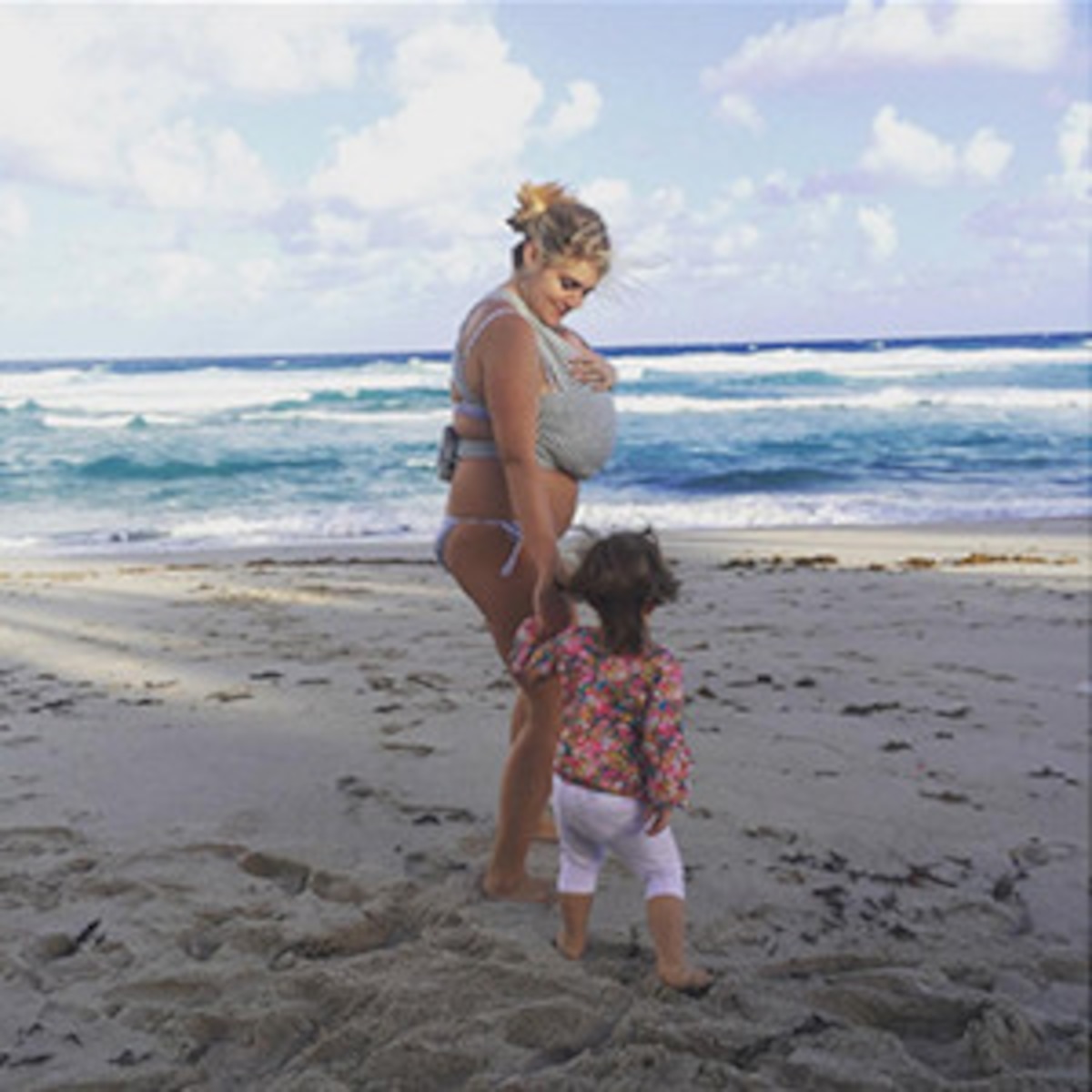Daphne Oz Shows Post Baby Body In Bikini 1 Month After Giving Birth E Online Daphne Oz Shows Post Baby Body In Bikini 1 Month After Giving Birth E Online