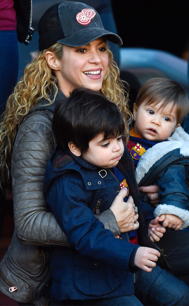 Shakira dan Milan Piqué Mebarak dan Sasha Piqué Mebarak