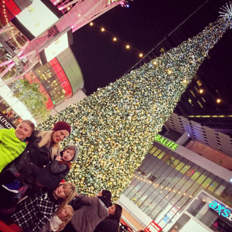 Tori Spelling, Christmas 2015