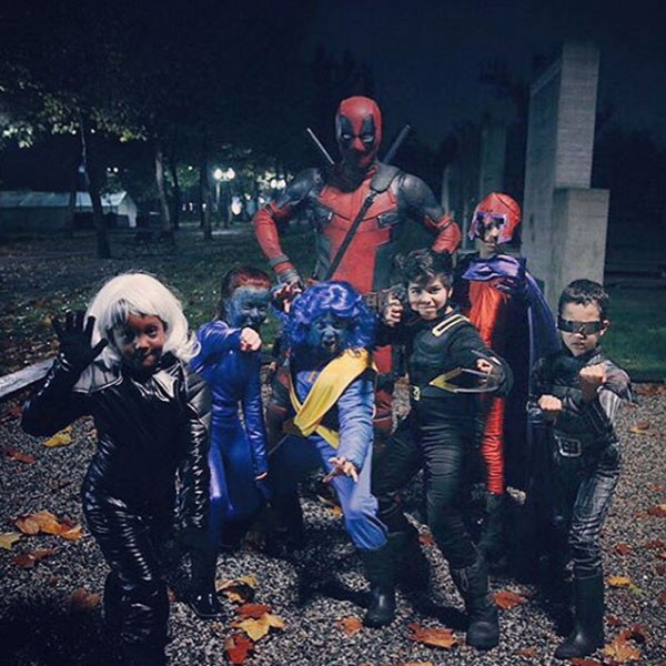 Watch Ryan Reynolds Curse Out a Group of Costumed Kids - E! Online - CA
