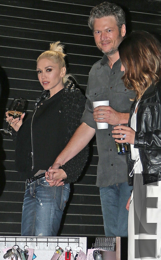 Gwen Stefani, Blake Shelton, Holding Hands, PDA