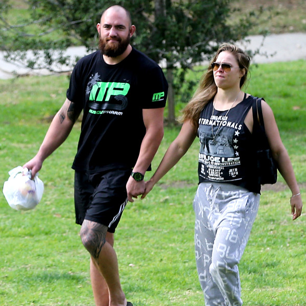Ronda Rousey And Bf Travis Browne Kiss In Rare Pda Moment E Online Au