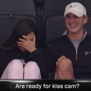 Watch The Most Awkward Kiss Cam Ever E News Deutschland 6082