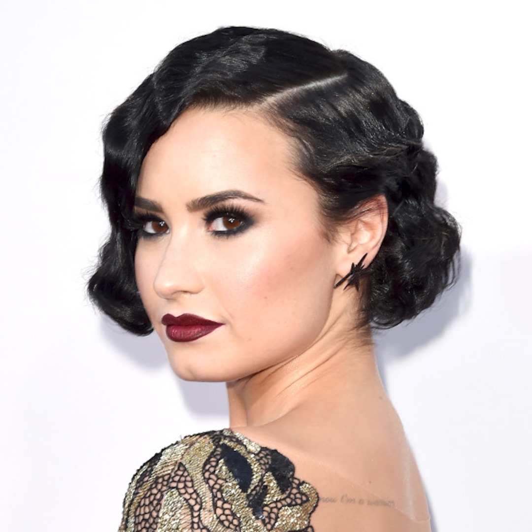 Demi Lovato Nude Lipstick - Demi Lovato Beauty Looks 
