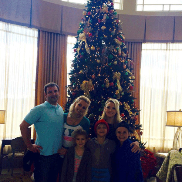 Britney Spears Is One Proud Mom At Sons Christmas Show E Online Ca