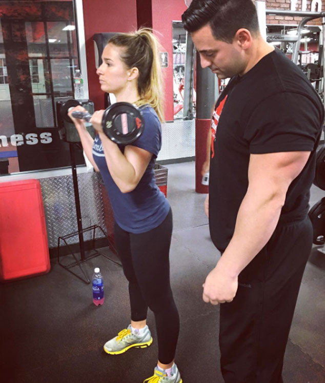 Jessie James Decker Says She S 5 Lbs Away From Pre Baby Weight E Online Ca Jessie james decker is an american country pop singer and songwriter, and reality television personality. jessie james decker says she s 5 lbs