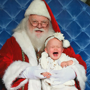 Kelly Clarkson & Naya Rivera's Kids Meet Santa, Someone's Unhappy