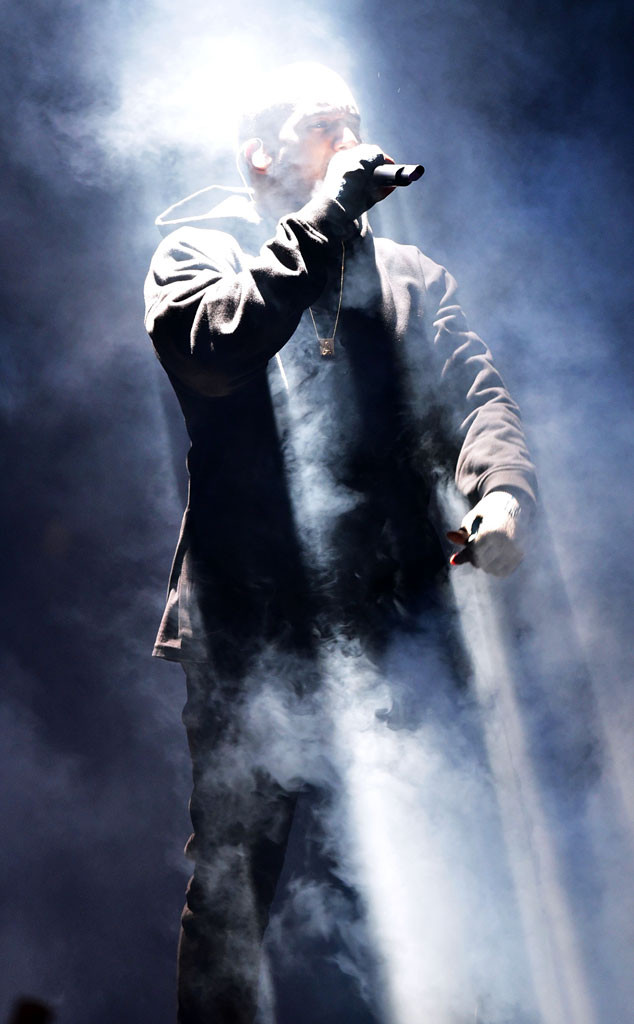 Kanye West Performs Free Concert in NYC Despite Freezing Temperature ...