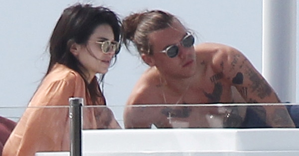 Kendall Jenner, Harry Styles, PDA, FACEBOOK