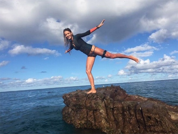 Blake Lively Sports Bikini Bottoms And Fake Blood On Film Set E Online Blake Lively Sports Bikini Bottoms And Fake Blood On Film Set E Online