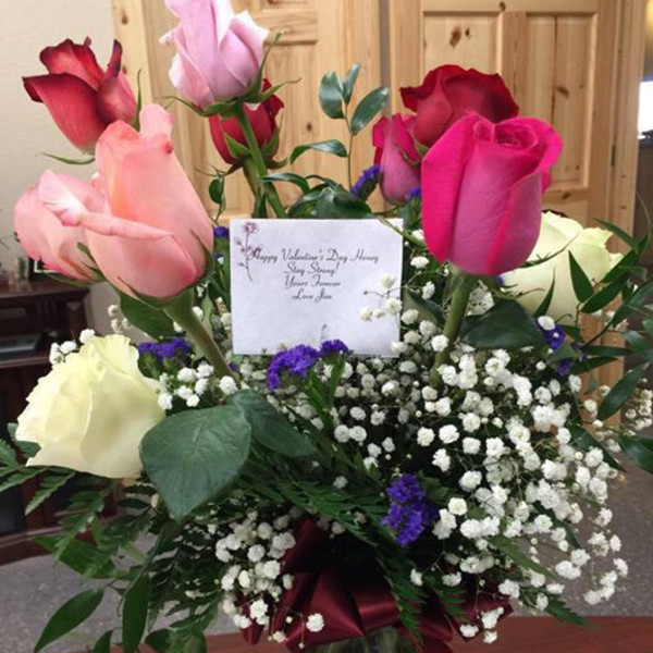 Букеты с запиской фото Husband Sends V-Day Flowers to Wife After His Death