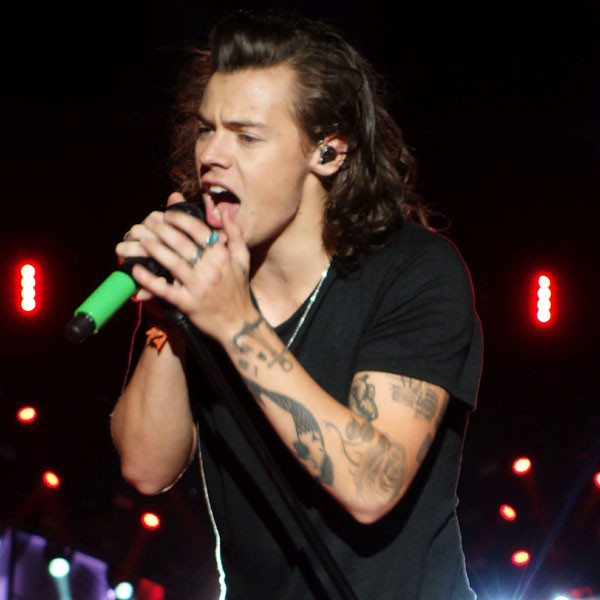 Harry Styles Cries On Stage Tweets Love To Fans 