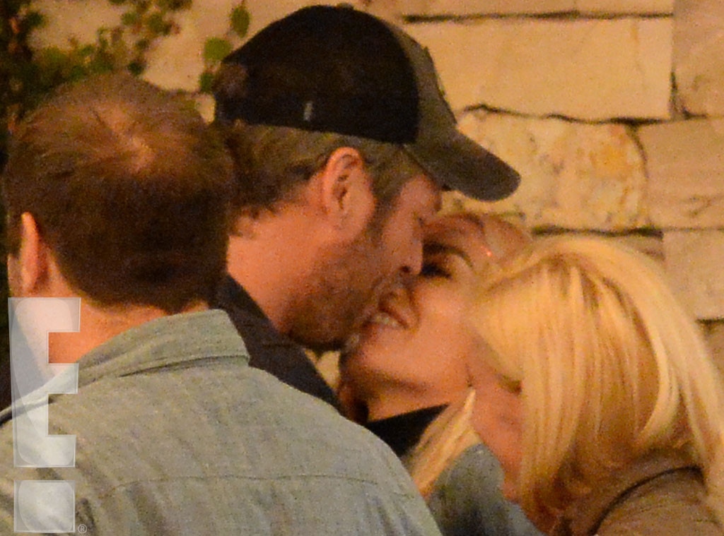 Gwen Stefani, Blake Shelton, Kissing, Exclusive