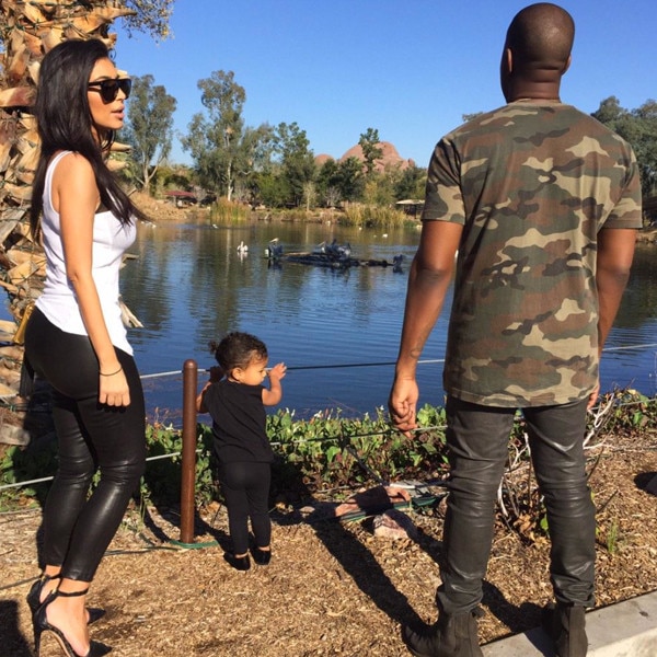 North West Tặng mẹ Kim Kardashian chiếc vòng cổ kim cương nhân ngày sinh nhật