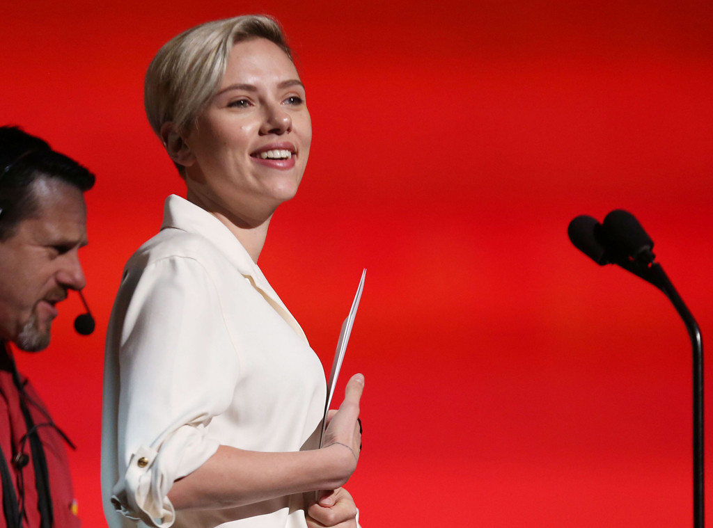 Look! Scarlett Johansson Goes Makeup for Oscars Rehearsals - E! Online