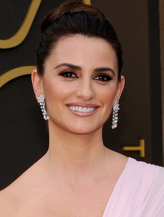 Penélope Cruz From 2015 Oscars Celebrity Face Off E News 