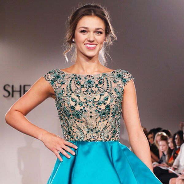 Duck Dynasty's Star Models New ''Daddy-Approved'' Dresses: Pics