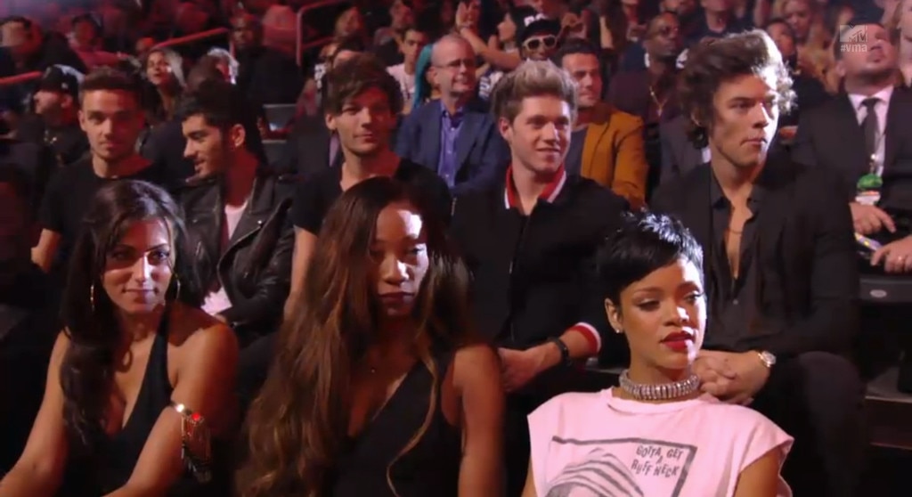 Rihanna And One Direction At The 2013 Mtv Vmas From Epic Award Show Reactions E News 1271