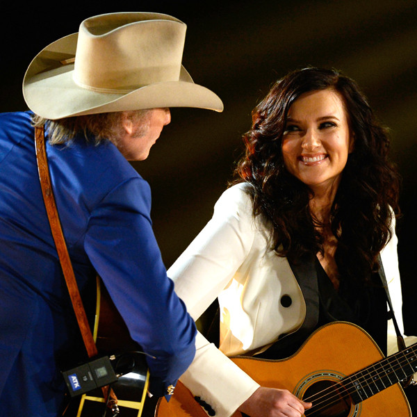 Brandy Clark Makes Debut Grammys Performance With Dwight Yoakam E! Online