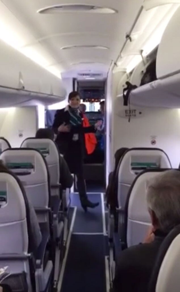 Flight Attendant Break-Dances to ''Uptown Funk,'' Delighted Passengers ...