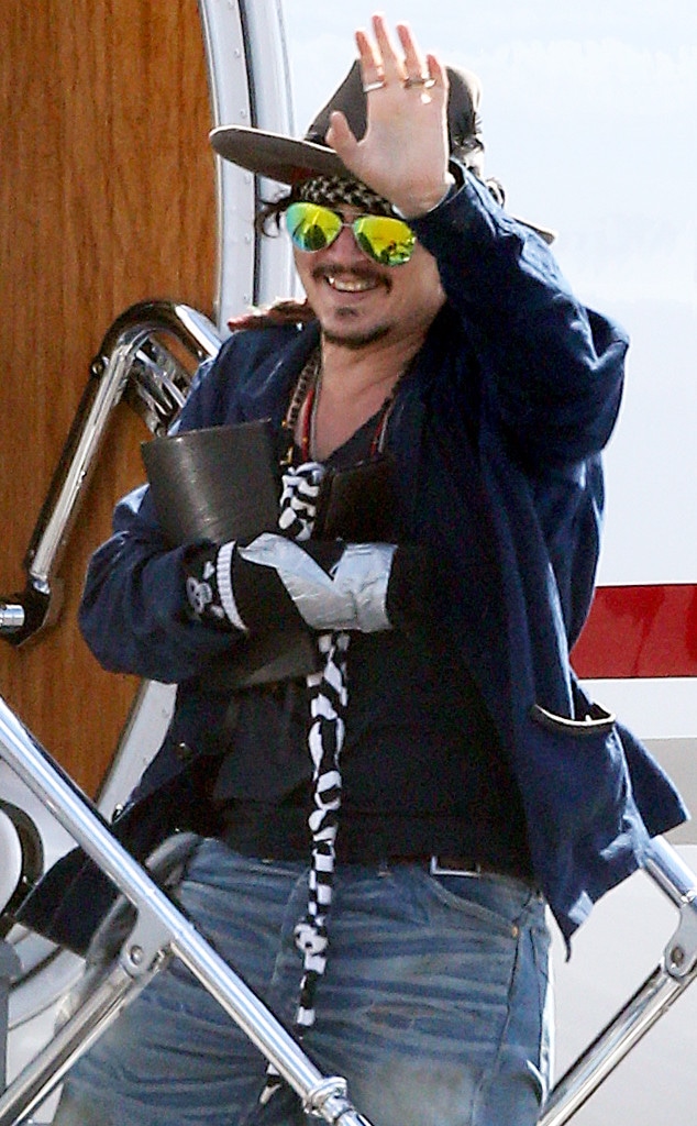 Johnny Depp, Injured Hand