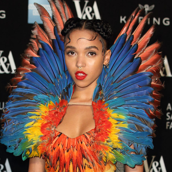 Whoa You Gotta See Fka Twigs Wild Rainbow Feather Get Up E Online 