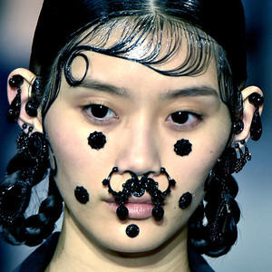 Face Jewelry: From the Relics to the Runway | E! News