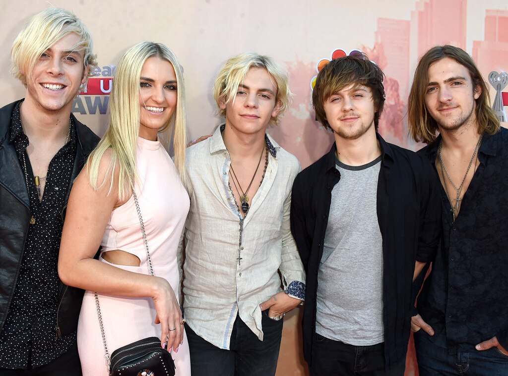 R5 from 2015 iHeartRadio Music Awards Red Carpet Arrivals | E! News