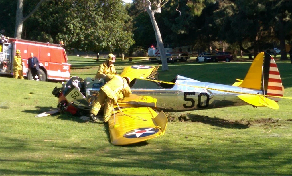 Fly crash. Харрисон Форд авиакатастрофа. Харрисон Форд пилот. Самолет Харрисона Форда.