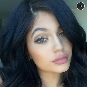 Kylie Jenner Reveals the Exact Way She Makes Her Lips Look Plump and ...