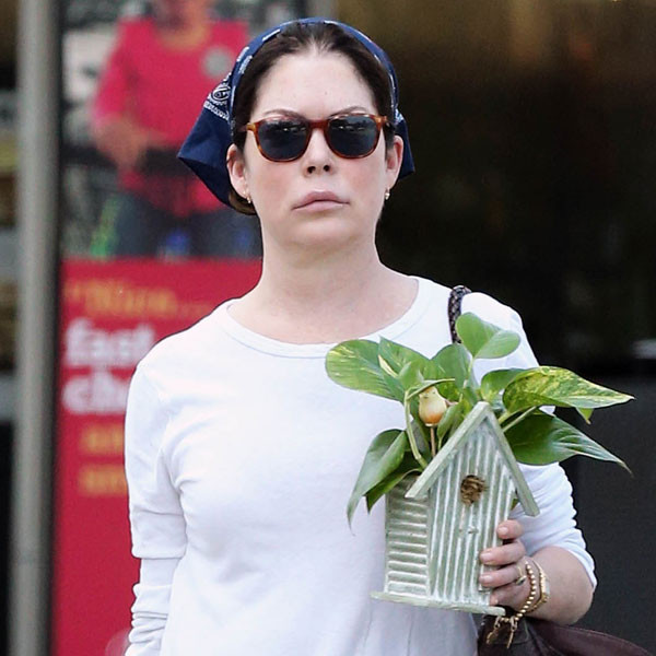 Lara Flynn Boyle Looks Slightly More Like Her Former Self in New Pic