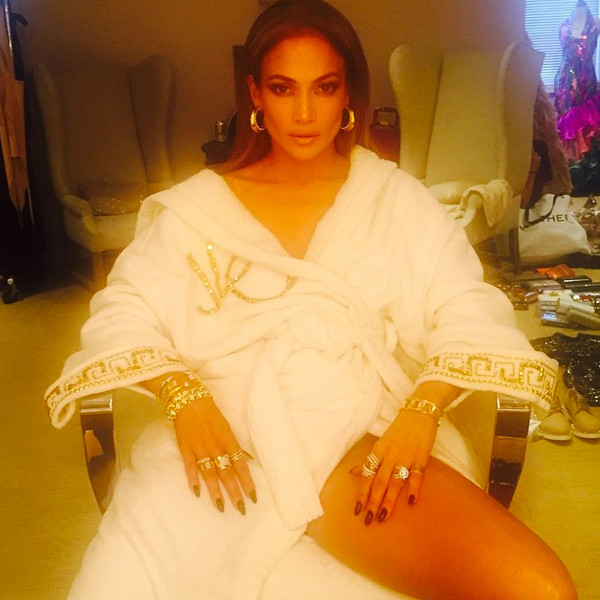 See Jennifer Lopez Almost Flash Her Vagina