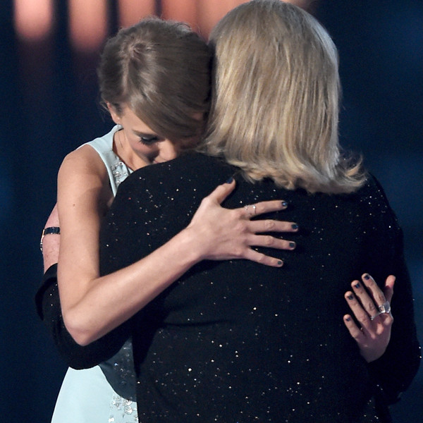 Watch Taylor Swifts Mom Presents Singer With Milestone Award E Online