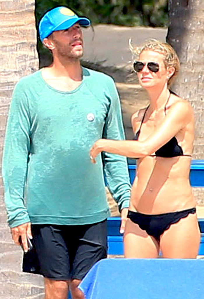 Gwyneth Paltrow And Chris Martin Spend Spring Break At The Beach E Online Ca
