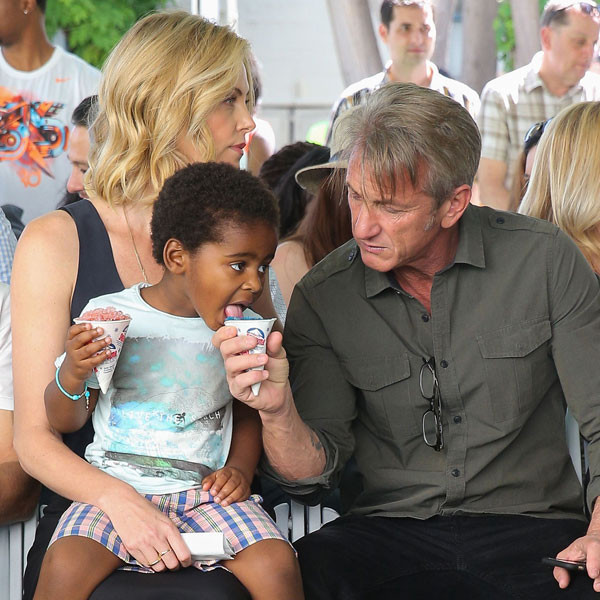 Sean Penn And Charlize Therons Sohn Jackson Teilen Sich Ein Eis Und Sind So Süss Dabei E 7215