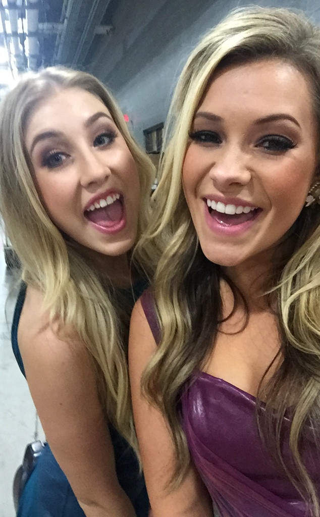 Maddie & Tae from Celebrity Selfies E! News