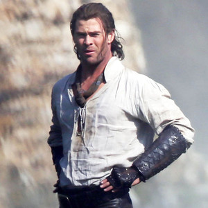 Chris Hemsworth Adds Some Real Rugged Handsomeness to The Huntsman Set ...